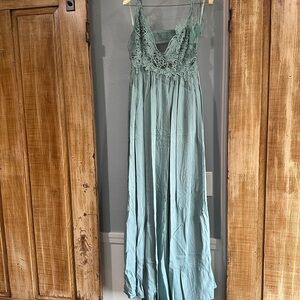 Elegant Lace Maxi Dress in Light Green